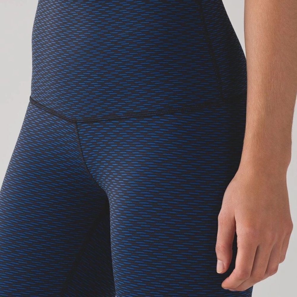 Lululemon In Movement Crop 22" True Navy Leggings Size 4